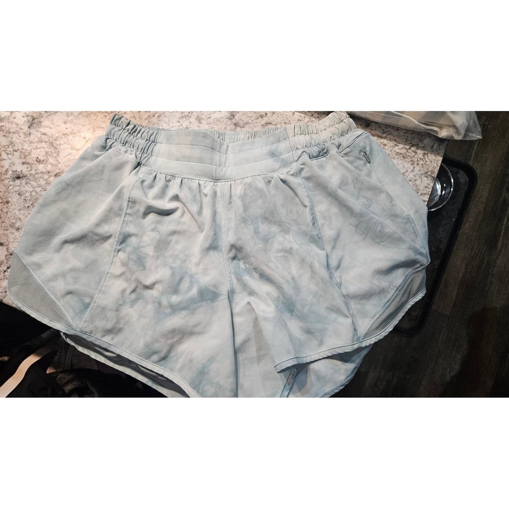 Lululemon Hotty Hot low rise lined 4 inch Blue White Marble Tie Dye Size 6